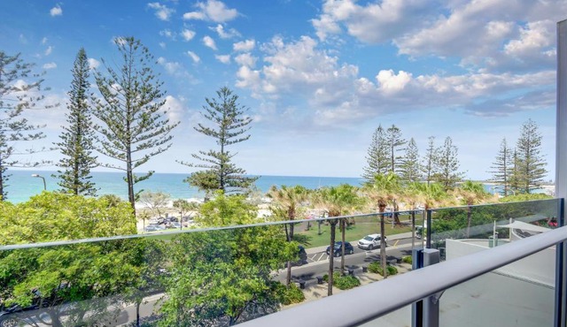 SPIN13- ESCAPE TO MOOLOOLABA