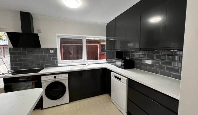 Spingfields House! Close to Stoke Hopsital