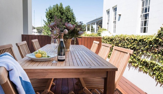 Spinnakers Waterfront