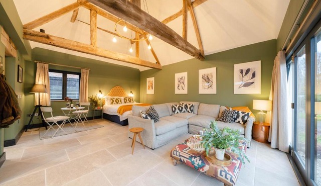 Spinney - a unique open plan barn, with private garden