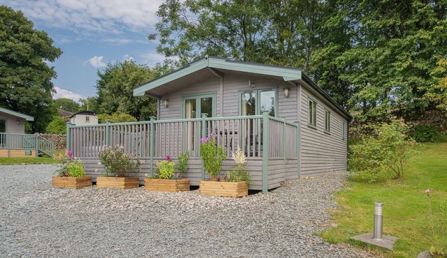Spinney Lodge - a holiday lodge that sleeps 2 with an en-suite