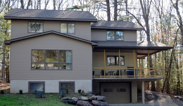 Spinnler Point Lake House short walk to Lake Wallenpaupack with Boat Slip