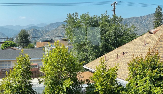Spiral Staircase guest housenCharming 2-bedroom house with WiFi and AC in Azusa