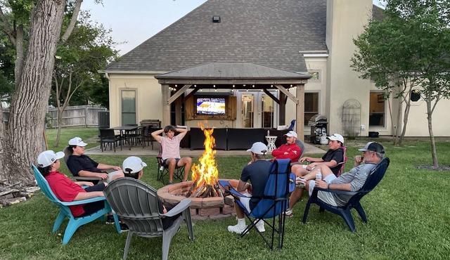 Spirit of Aggieland⭐️Voted#1 Game Day House🏈Huge Yard-GameRoom-<1Mile to Campus