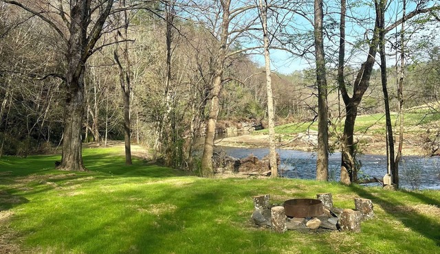 Spirit of the River, Direct River Access, Fire Pit, Fish, Swim, Grill, WiFi!