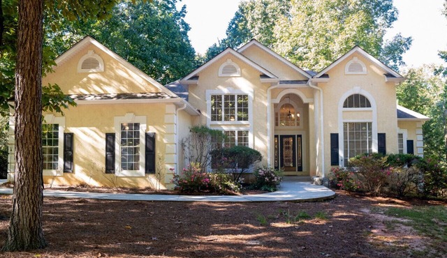 Spivey Manor · Sink into the Luxe Corner Tub at an Upscale, Spacious Home