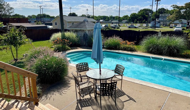 Splash n' Paradise A Tropical Swimming Oasis with the warmth of Palm Trees