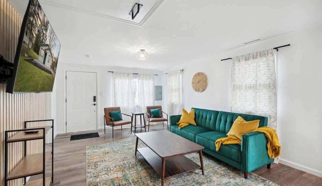 Splash of Sunshine | 2 Bed 1 Bath