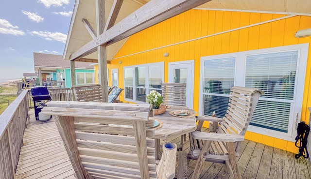 Splash Spacious 3BD 3bath Beachfront! Steps to Beach!