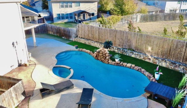 Splash Stay & Celebrate! Kid Friendly Pool House close to Airport, Stockyards!