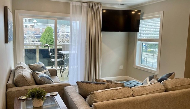 Splash Suites ~Newly Built~ Heart of Bemus Point # 2