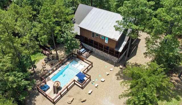 SplashTime Lodge: 4 BR + POOL, 4.5 Bath, Sleeps 18