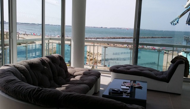 Splendid 115m2 apartment 1st line sea view
