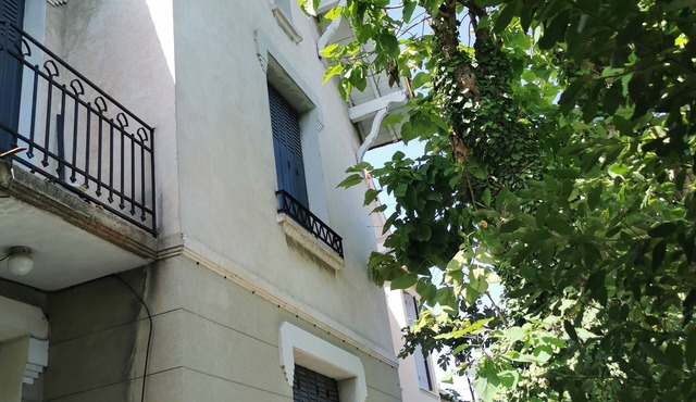 Splendid 1930s villa near the ramparts and downtown