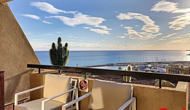 Splendid 2-room apartment with air conditioning, pool and private garage