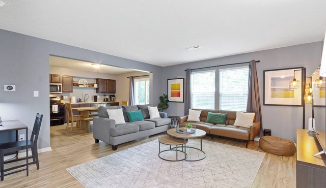 Splendid 4 Bed/2.5 Bath- Near Speedway