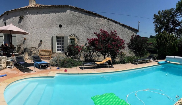 Splendid and spacious fully equipped country house with swimming pool