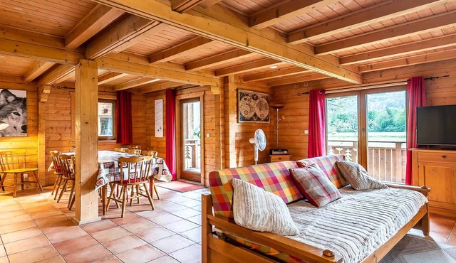 Splendid chalet 8/10 ppl, large terrace, parking