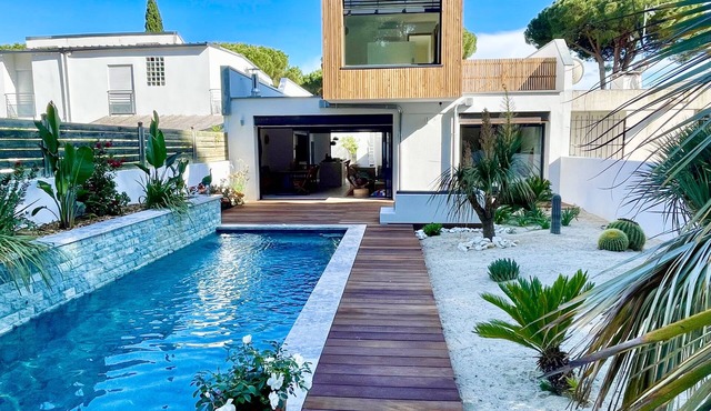 Splendid contemporary and exotic villa