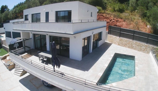 Splendid contemporary villa with private pool