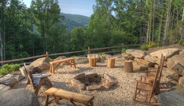 Splendid Cozy Log Cabin with Beautiful Mountain Views!