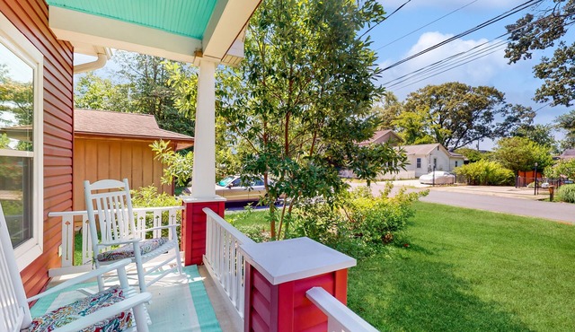 Splendid dog friendly home within walking distance to beach & play area