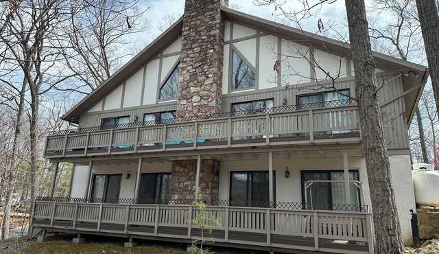 Splendid European-Style Chalet w/Game Room and Renovated Baths