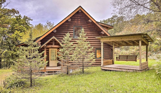 Splendid Family Cabin w/Hot Tub & Grill!