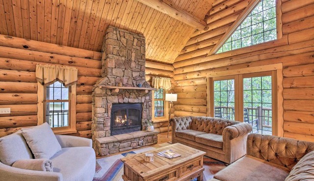 Splendid Family Cabin with Hot Tub and Grill!