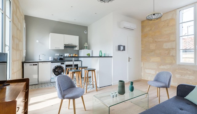 Splendid flat located in the heart of the Chartrons, near the Quays