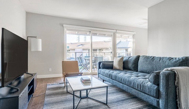 Splendid Foster City 2BR w/Pool, W/D, Gym, near highways, by Blueground