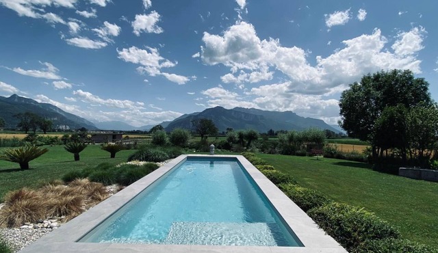 Splendid villa with pool in a haven of peace