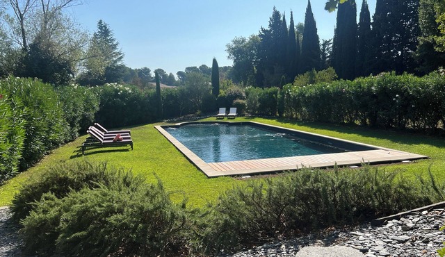Splendid Private Villa, Largest Renovated Heated Pool, 5 minute drive to center