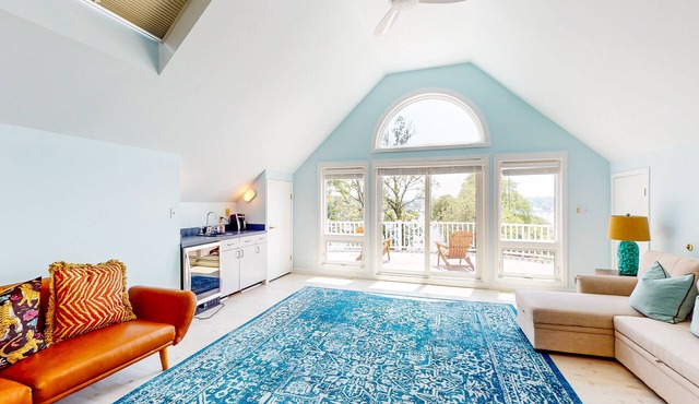 Splendid home w/private pool, fire pit, several decks & balconies