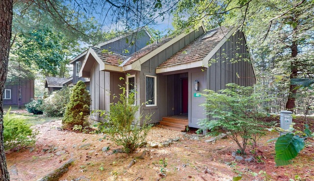 Splendid home with deck, W/D & free WIFI