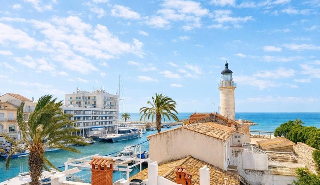 Splendid House Facing the Lighthouse - Sleeps 8 & Waterfront