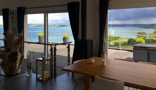 Splendid Maison Vue Mer Imprenable with private heated indoor pool