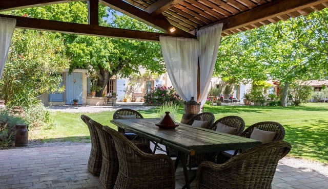 SPLENDID MAS PROVENÇAL 10 p countryside private garden swimming-pool playground