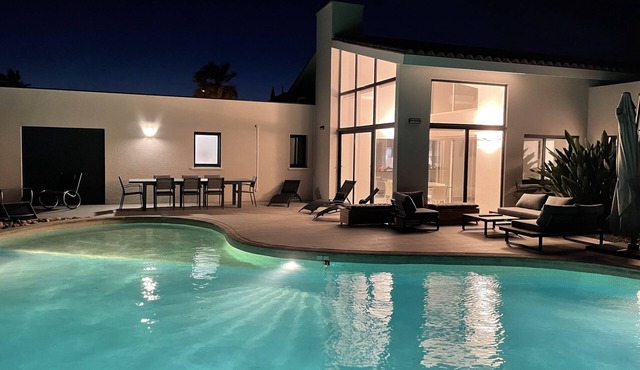 Splendid modern villa 10 minutes from the beach