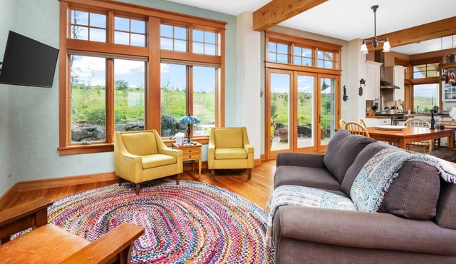 Splendid Private Setting on 15 Acres, *Pet Friendly*, Fire-Pit, BBQ, Close to Vineyards and Trails