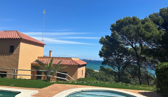 SPLENDID SEA VIEW, 100 m. from the beach, POOL, BBQ, WI-FI