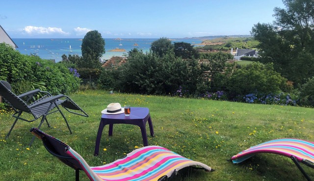 Splendid sea view - rare location - large house - center of town Carantec