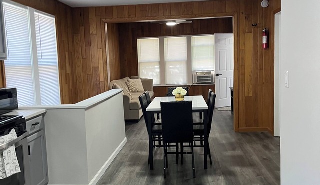 Splendid Stay in Delavan – Spacious Comfort for Your Perfect Getaway!