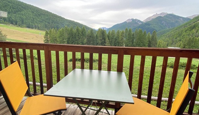 Splendid T2, unobstructed view, snow front, foot of slopes and hike start