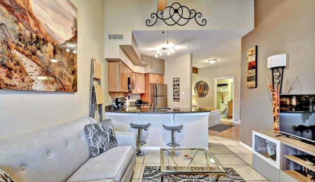 Splendid, Tastful, And Fully Furnished Condo On Lake Travis Island Villa!