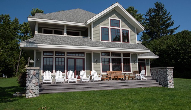 Splendid Timber Frame Cottage - Sandy Beach Grand Traverse Bay