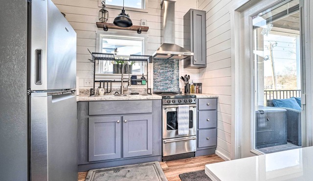Splendid Tiny Home with Fire Pit ~ 2 Mi to Lake!