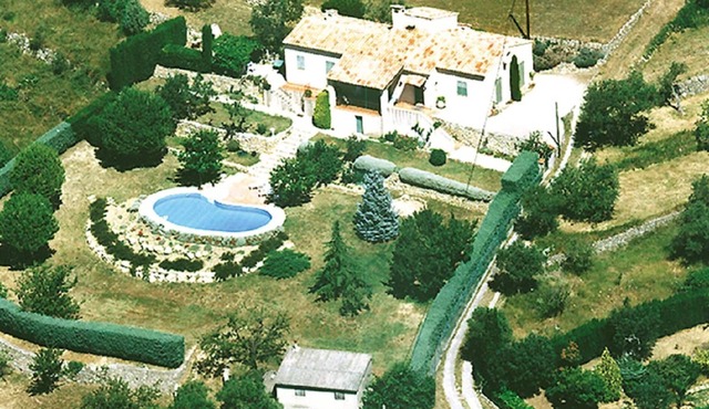 Splendid typical Provencal villa on 10000 m2, 180° panoramic view, swimming pool
