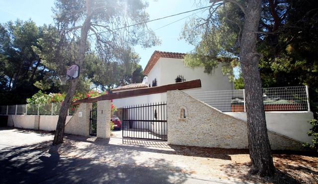 Splendid Vacation Villa on the shores of the Mediterranean.