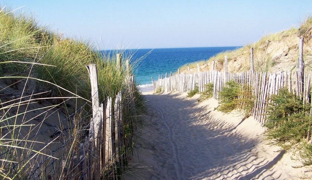 Splendid villa any comfort in edge of sea. Heaven!